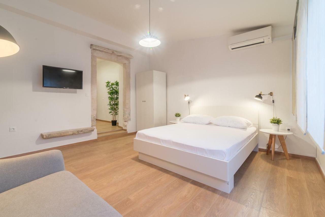 Studios & Apartments Porto Zadar Buitenkant foto