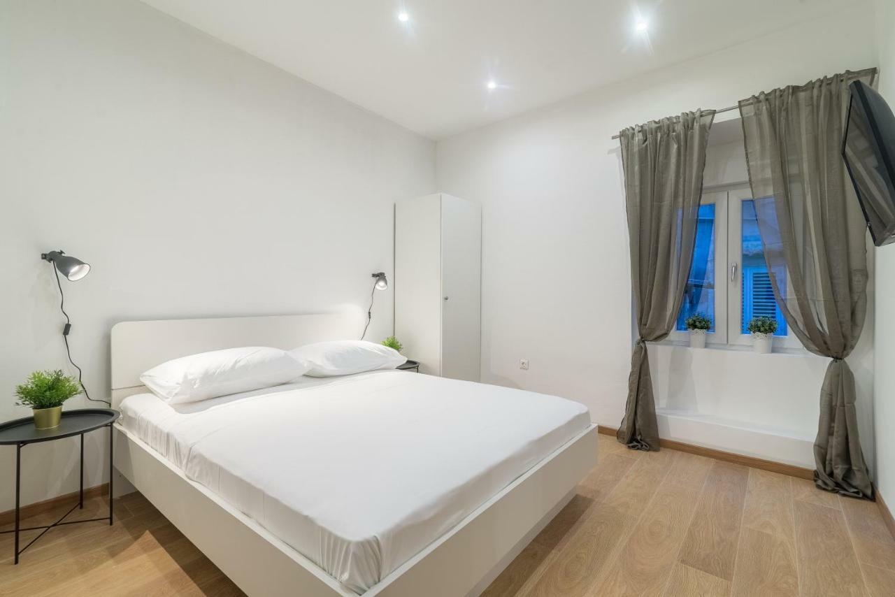 Studios & Apartments Porto Zadar Buitenkant foto