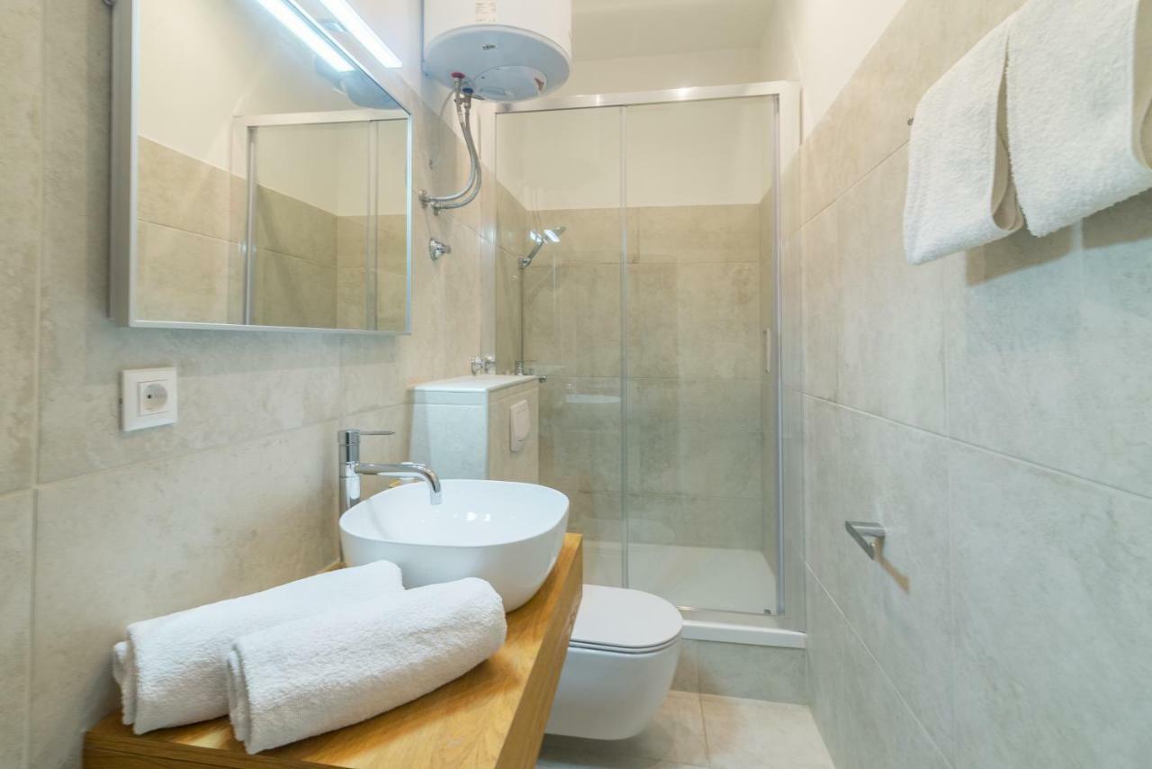 Studios & Apartments Porto Zadar Buitenkant foto