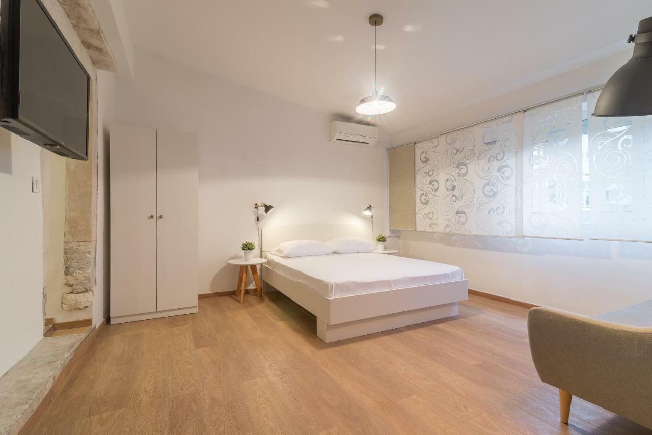 Studios & Apartments Porto Zadar Buitenkant foto