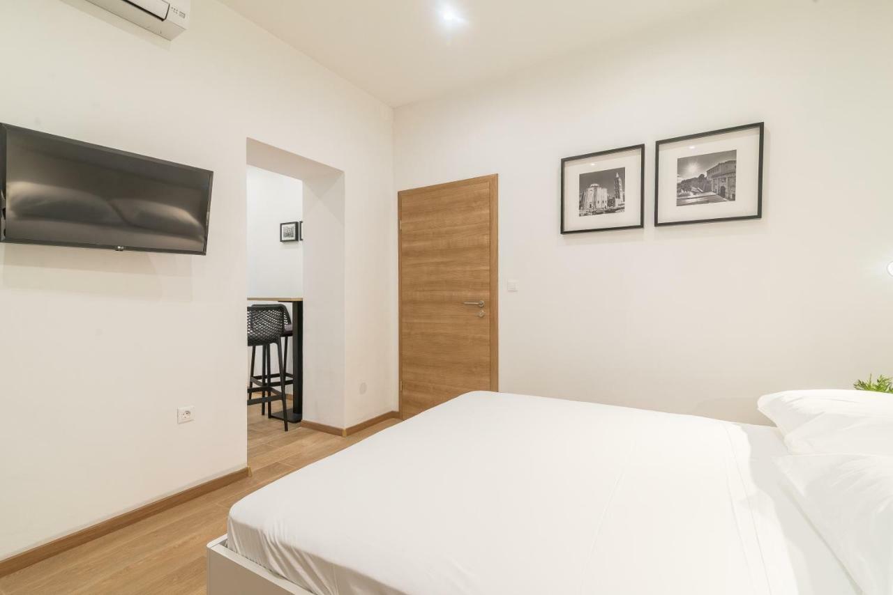 Studios & Apartments Porto Zadar Buitenkant foto