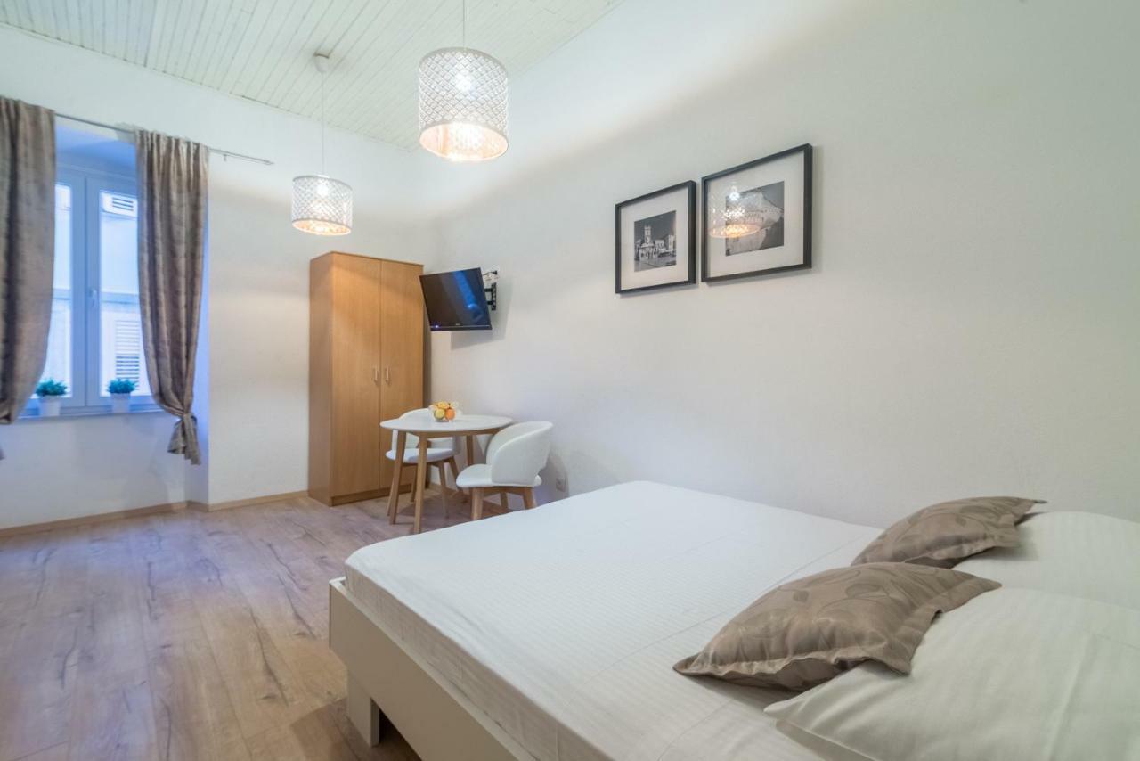 Studios & Apartments Porto Zadar Buitenkant foto