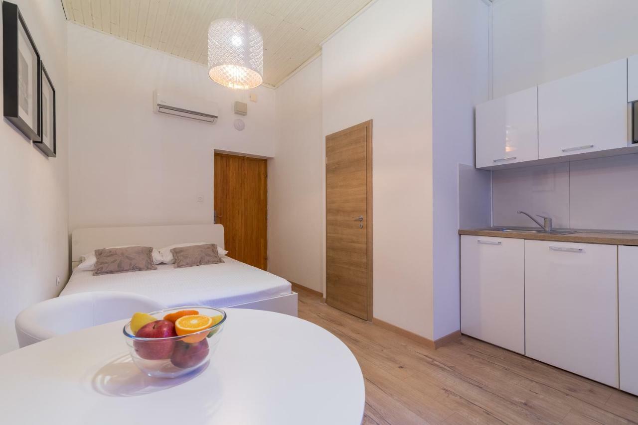 Studios & Apartments Porto Zadar Buitenkant foto